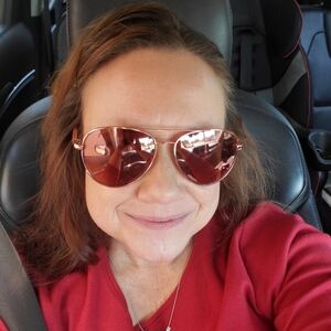 Meet your Posher, Laura!